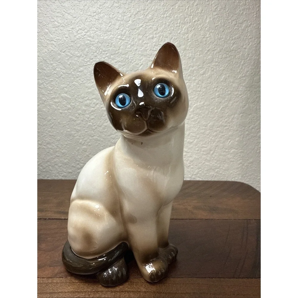 Enesco Cat Figurine with Blue Eyes Siamese Kitten